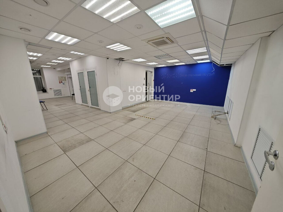 Екатеринбург, ул. 8 Марта, 130 - фото торговой площади (1)