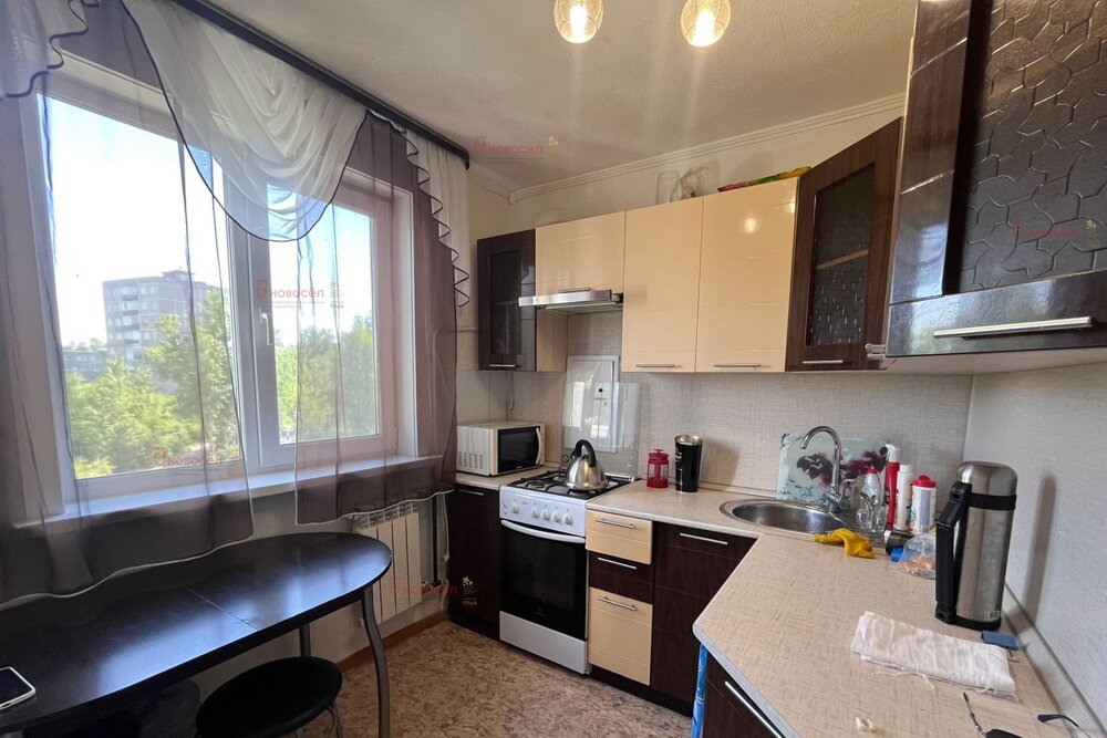 г. Первоуральск, ул. Емлина, 12б (городской округ Первоуральск) - фото квартиры (8)