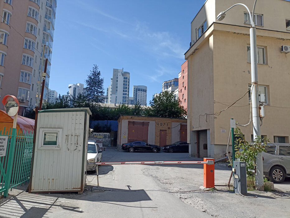 Екатеринбург, ул. Хохрякова, 72 (Центр) - фото гаража (4)