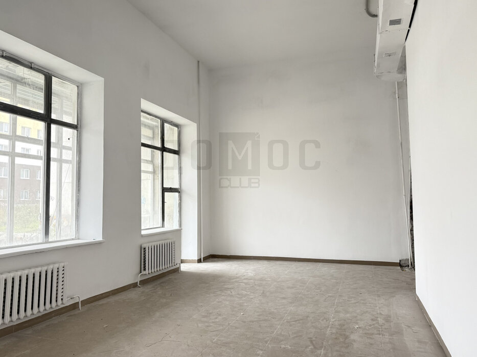 поселок городского типа Малышева, ул. Тимирязева, 1 (городской округ Малышевский) - фото торговой площади (2)