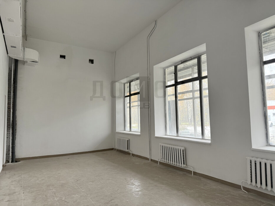 поселок городского типа Малышева, ул. Тимирязева, 1 (городской округ Малышевский) - фото торговой площади (3)