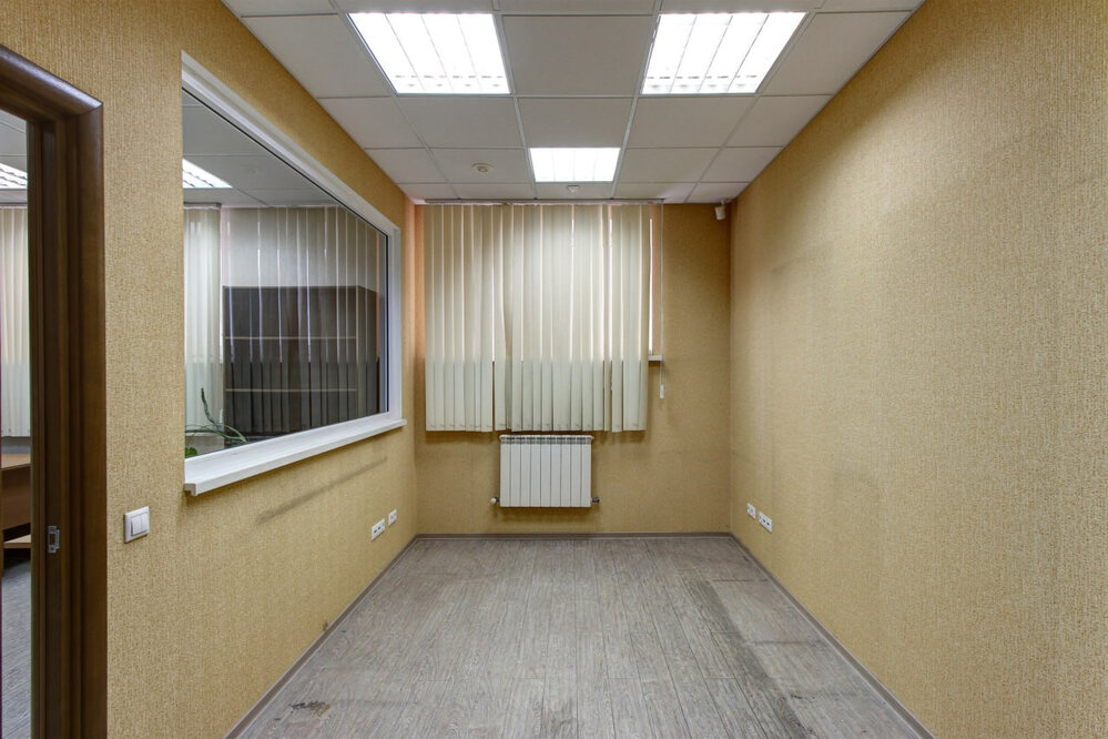 Екатеринбург, ул. Краснолесья, 47 (УНЦ) - фото офисного помещения (8)