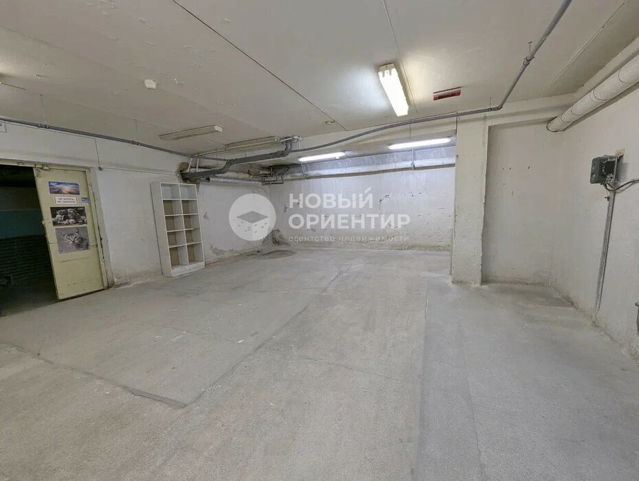 Екатеринбург, ул. Антона Валека, 12 - фото торговой площади (1)