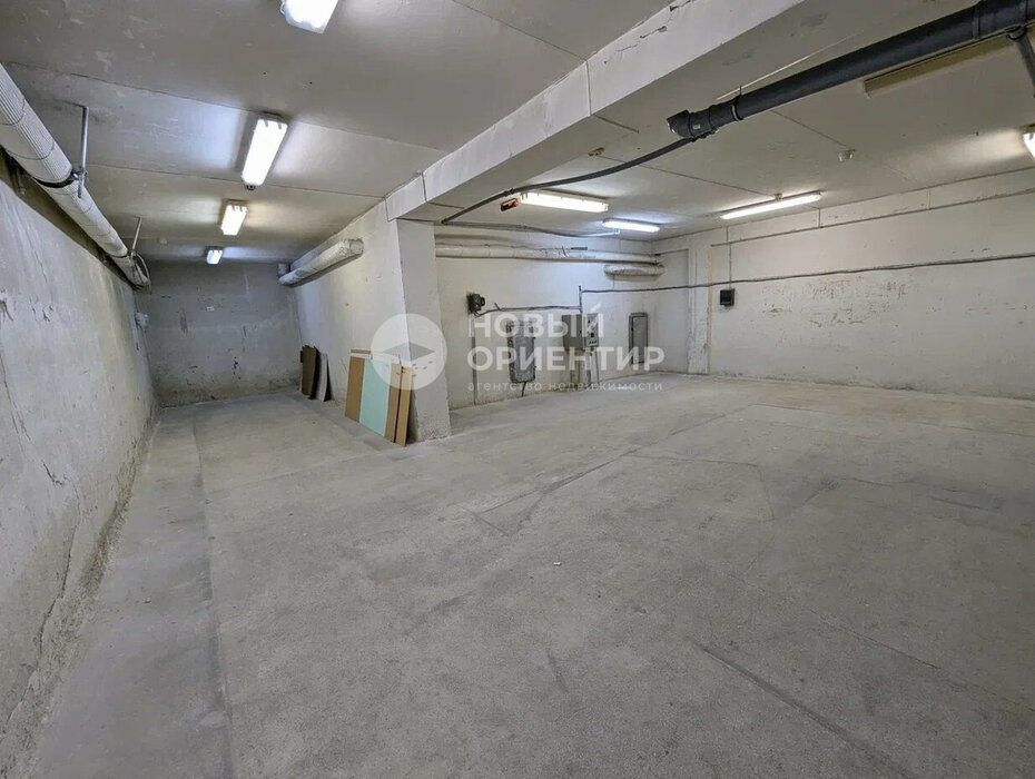 Екатеринбург, ул. Антона Валека, 12 - фото торговой площади (2)