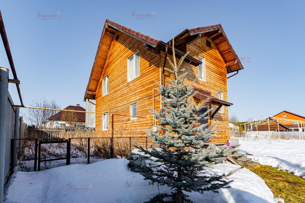 п. Кирпичный, ул. Светлая, 7 (городской округ Среднеуральск) - фото дома (1)