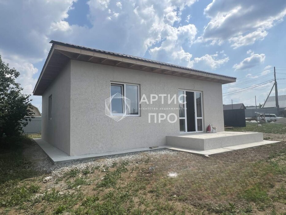 п. Бобровский, ул. Комсомольская, 15 (городской округ Сысертский) - фото дома (3)