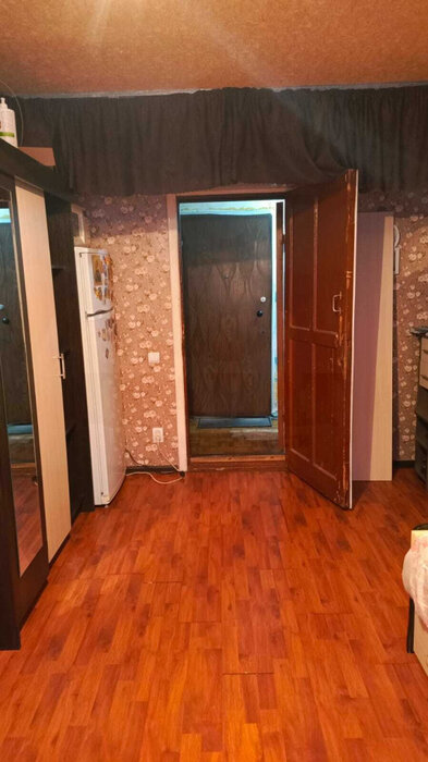 г. Асбест, ул. Челюскинцев, 15 (городской округ Асбестовский) - фото комнаты (4)