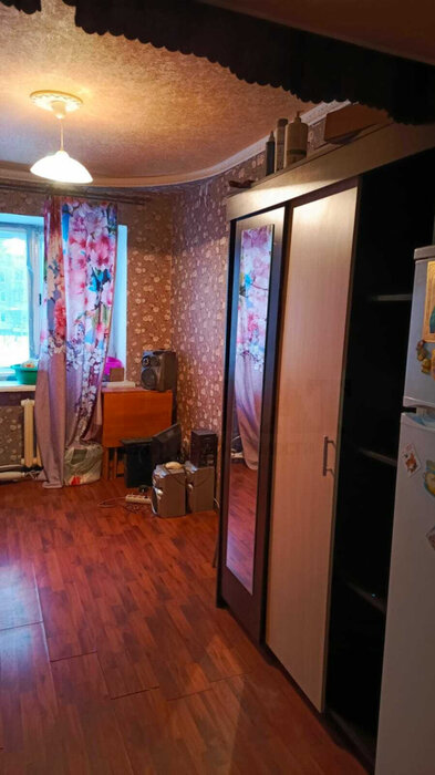 г. Асбест, ул. Челюскинцев, 15 (городской округ Асбестовский) - фото комнаты (6)