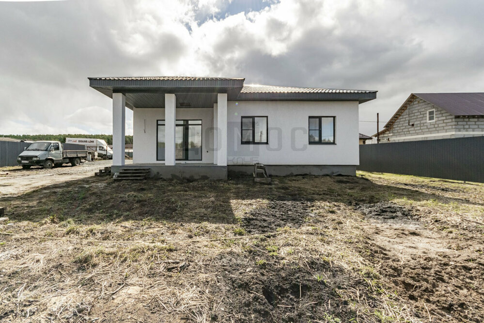 п. Октябрьский (г.о. Сысертский), ул. Чапаева, 40 (городской округ Сысертский) - фото коттеджа (1)