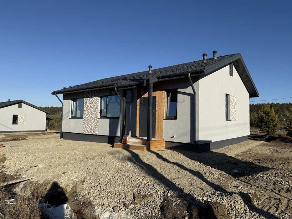 п. Прохладный, ул. Ягодная, 26 (городской округ Белоярский) - фото коттеджа (1)