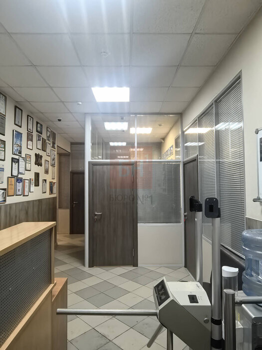 Екатеринбург, ул. Уральских рабочих, 28 - фото торговой площади (2)