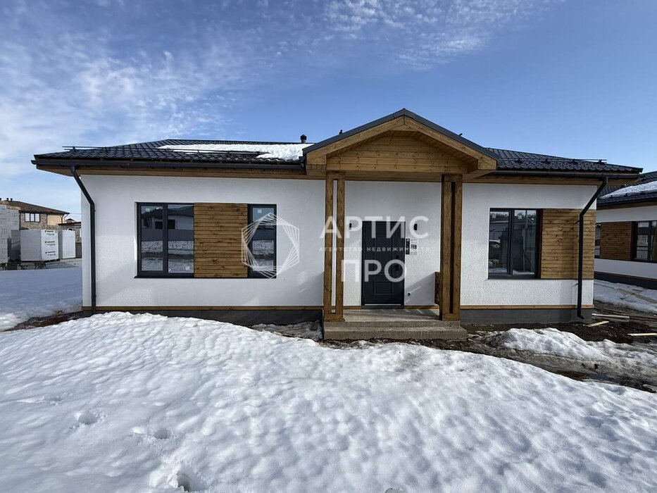 п. Прохладный, ул. Ягодная, 10 (городской округ Белоярский) - фото дома (1)