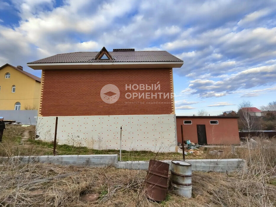 г. Арамиль, ул. Чкалова, 45 (городской округ Арамильский) - фото коттеджа (4)