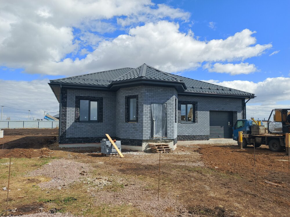 поселок городского типа Мартюш, ул. Клеверная, 1 (городской округ Каменский) - фото дома (1)
