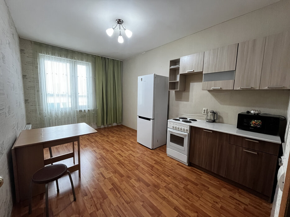 Екатеринбург, ул. Краснолесья, 145 (Академический) - фото квартиры (1)