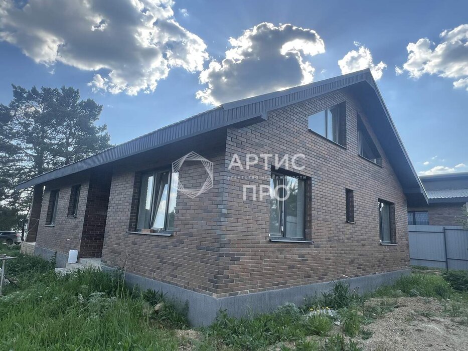 п. Бобровский, ул. Уютная, 45 (городской округ Сысертский) - фото дома (1)