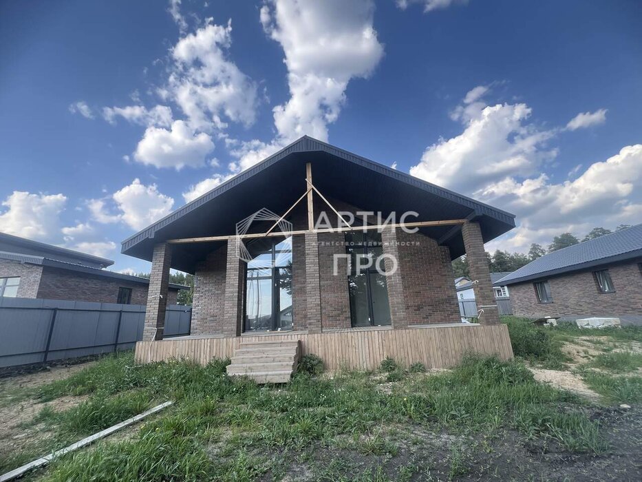 п. Бобровский, ул. Уютная, 45 (городской округ Сысертский) - фото дома (4)