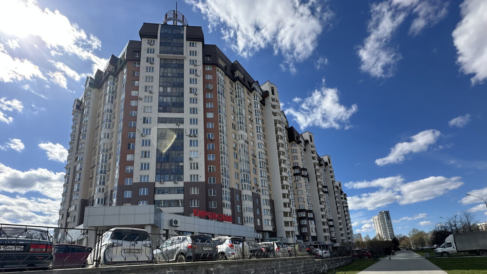 Екатеринбург, ул. Маршала Жукова, 13 (Центр) - фото гаража (1)