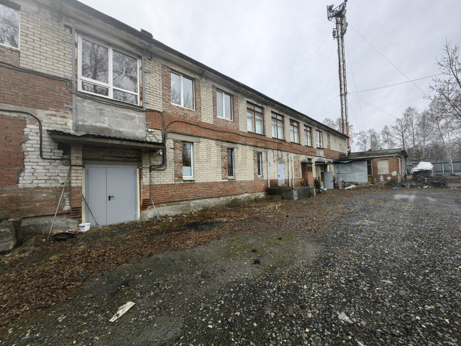 г. Первоуральск, ул. Добролюбова, 42а (городской округ Первоуральск) - фото здания (2)