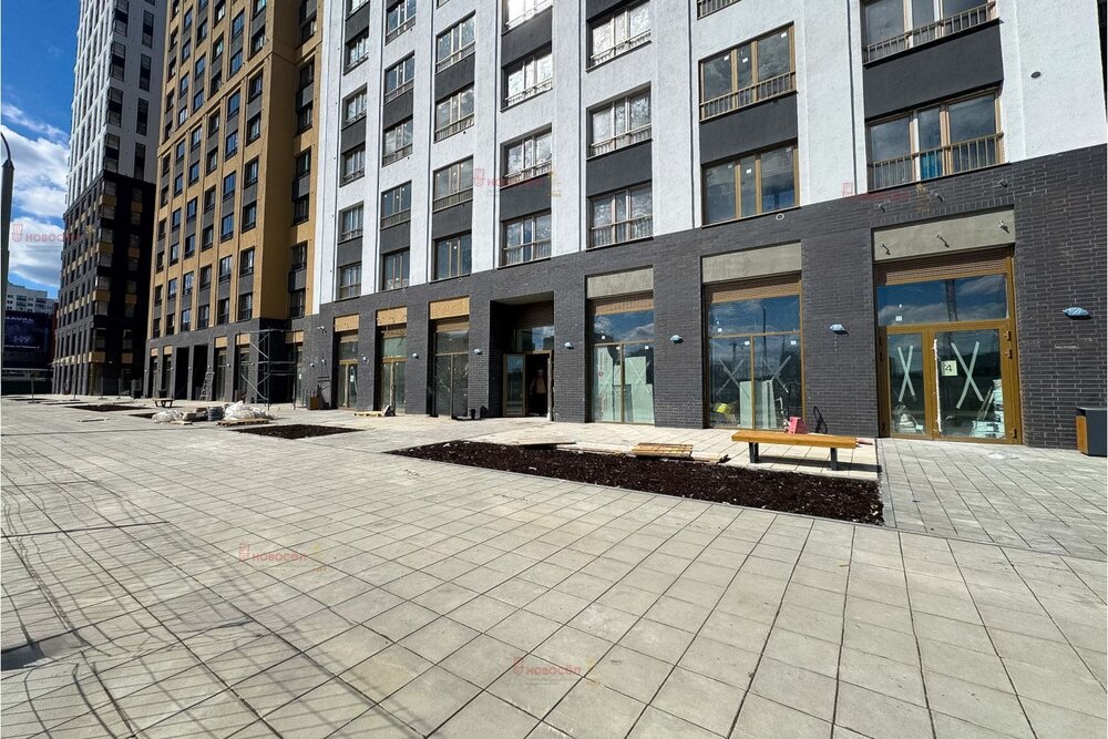 Екатеринбург, ул. Вильгельма де Геннина, 30 (Академический) - фото торговой площади (3)