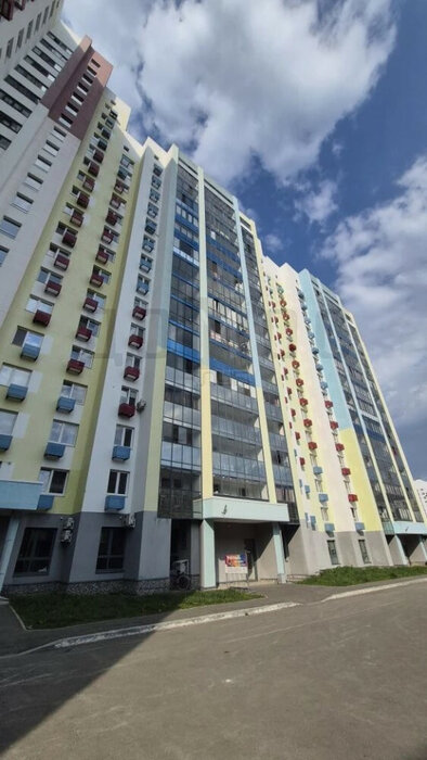 Городской Округ Верхняя Пышма, Поселок Зеленый Бор, ул. Огнеупорщиков, 15 (городской округ Верхняя Пышма) - фото квартиры (1)