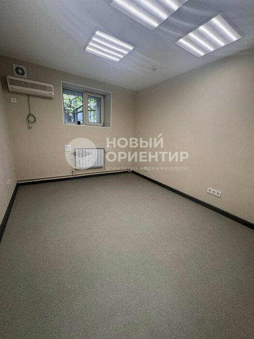 Екатеринбург, ул. Энгельса, 30 (Центр) - фото торговой площади (8)