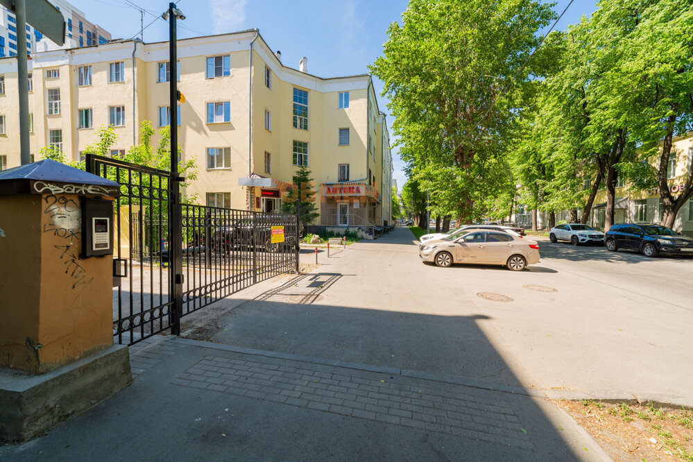 Екатеринбург, ул. Челюскинцев, 60 (Центр) - фото торгового помещения (2)