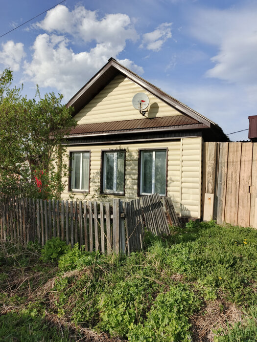 г. Кировград, ул. Матросова, 18 (городской округ Кировградский) - фото дома (1)