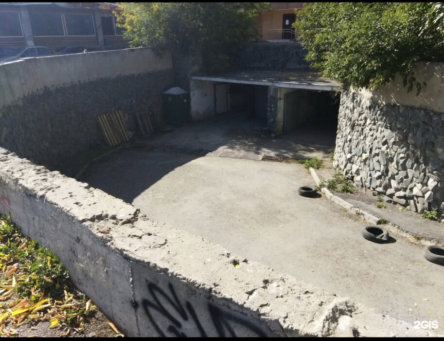Екатеринбург, ул. Антона Валека, 12 (Центр) - фото гаража (2)