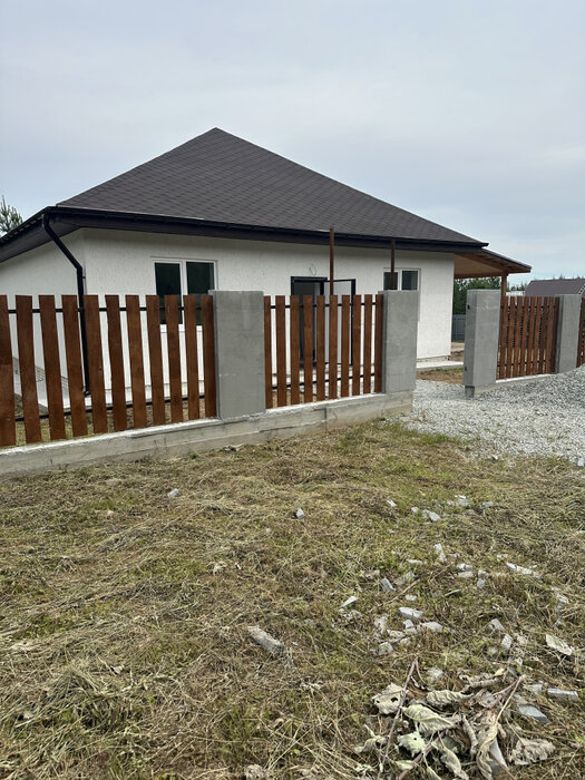 п. Становая, ул. Берилловая, 5 (городской округ Березовский) - фото дома (1)