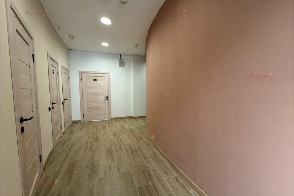 Екатеринбург, ул. Хохрякова, 74 (Центр) - фото торгового помещения (11)
