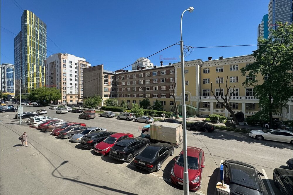 Екатеринбург, ул. Хохрякова, 74 (Центр) - фото торгового помещения (16)