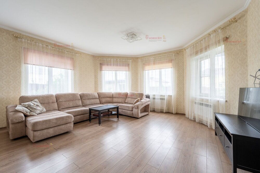 г. Арамиль, ул. Щорса, 113 (городской округ Арамильский) - фото дома (6)