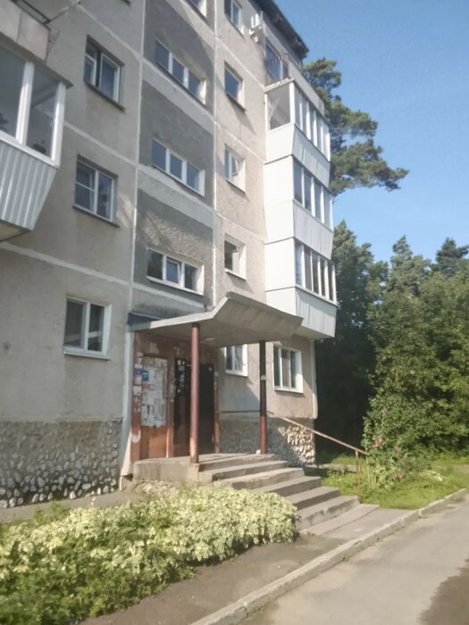 г. Каменск-Уральский, ул. Зои Космодемьянской, 27 (городской округ Каменский) - фото квартиры (1)