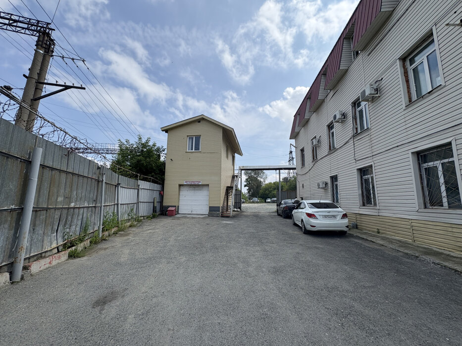 Екатеринбург, ул. Данилы Зверева, 31Е/1 (Пионерский) - фото торгового помещения (2)
