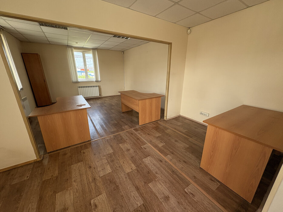 Екатеринбург, ул. Данилы Зверева, 31Е/1 (Пионерский) - фото торгового помещения (4)
