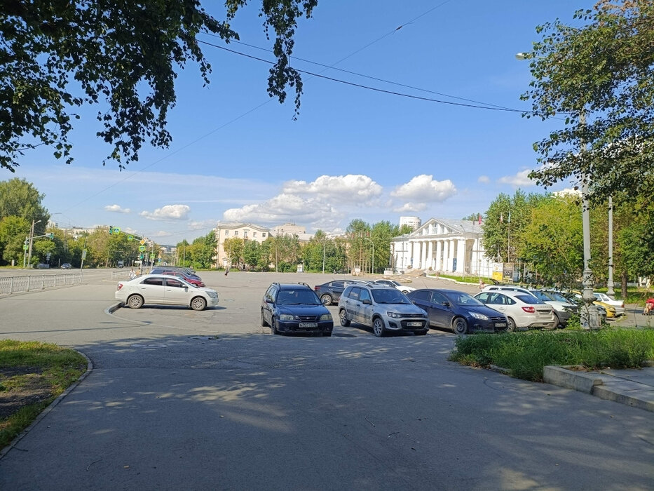 Екатеринбург, ул. Старых Большевиков, 18 (Эльмаш) - фото комнаты (13)