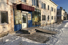 г. Артемовский, ул. Физкультурников, 2в (городской округ Артемовский) - фото торгового помещения