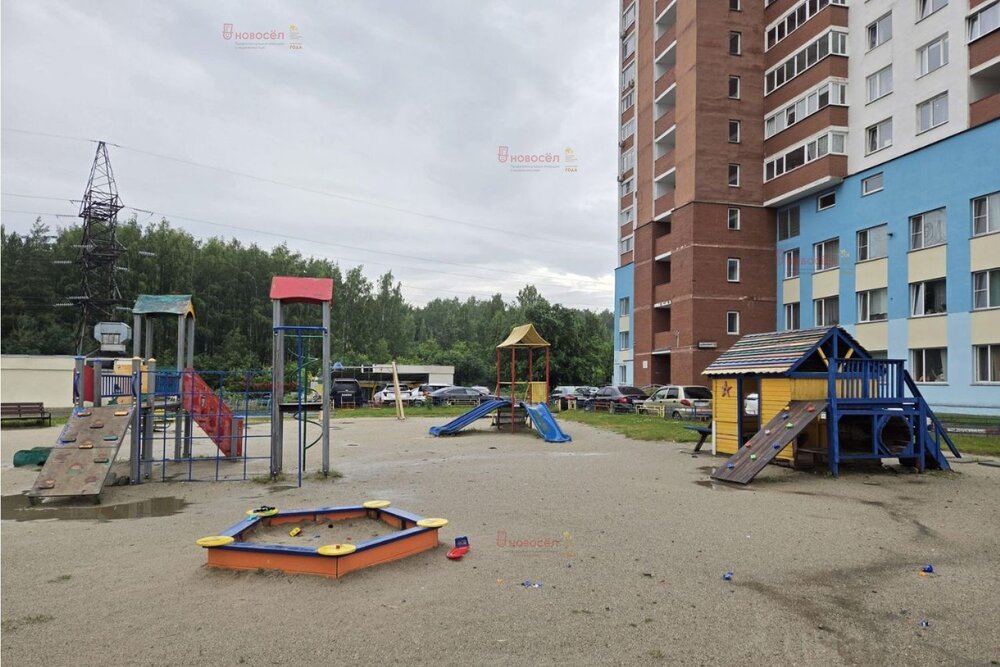 Екатеринбург, ул. Базовый, 50 (Автовокзал) - фото квартиры (2)