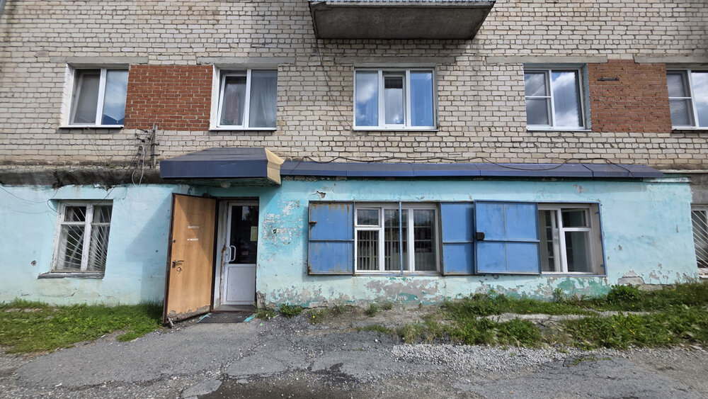 п. Монетный, ул. Лермонтова, 22 (городской округ Березовский) - фото торгового помещения (1)