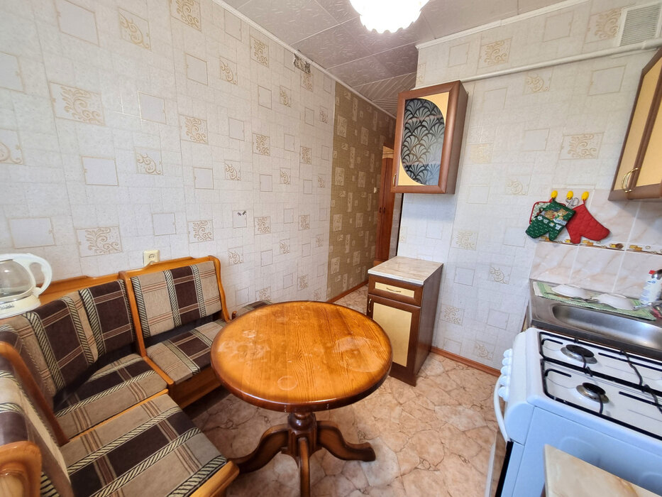 г. Кировград, ул. Набережная, 4 (городской округ Кировградский) - фото квартиры (2)