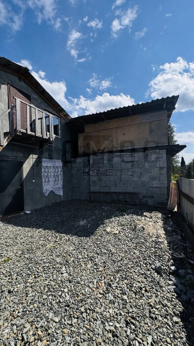 г. Арамиль, ул. Свободы, 13б (городской округ Арамильский) - фото дома (1)