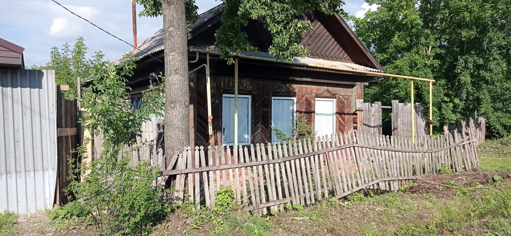 г. Кировград, ул. Матросова, 28 (городской округ Кировградский) - фото дома (1)