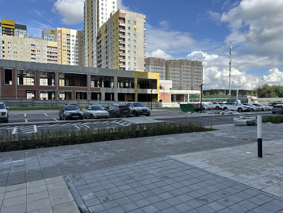 Екатеринбург, ул. Вильгельма де Геннина, 30 (Академический) - фото торгового помещения (2)