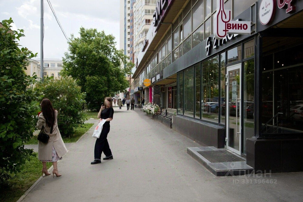 Екатеринбург, ул. Хохрякова, 72 (Центр) - фото торгового помещения (14)