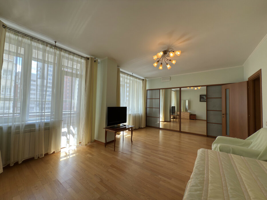 Екатеринбург, ул. Хохрякова, 72 (Центр) - фото квартиры (3)